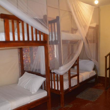 بيت شباب Jinja Backpackers المظهر الخارجي الصورة