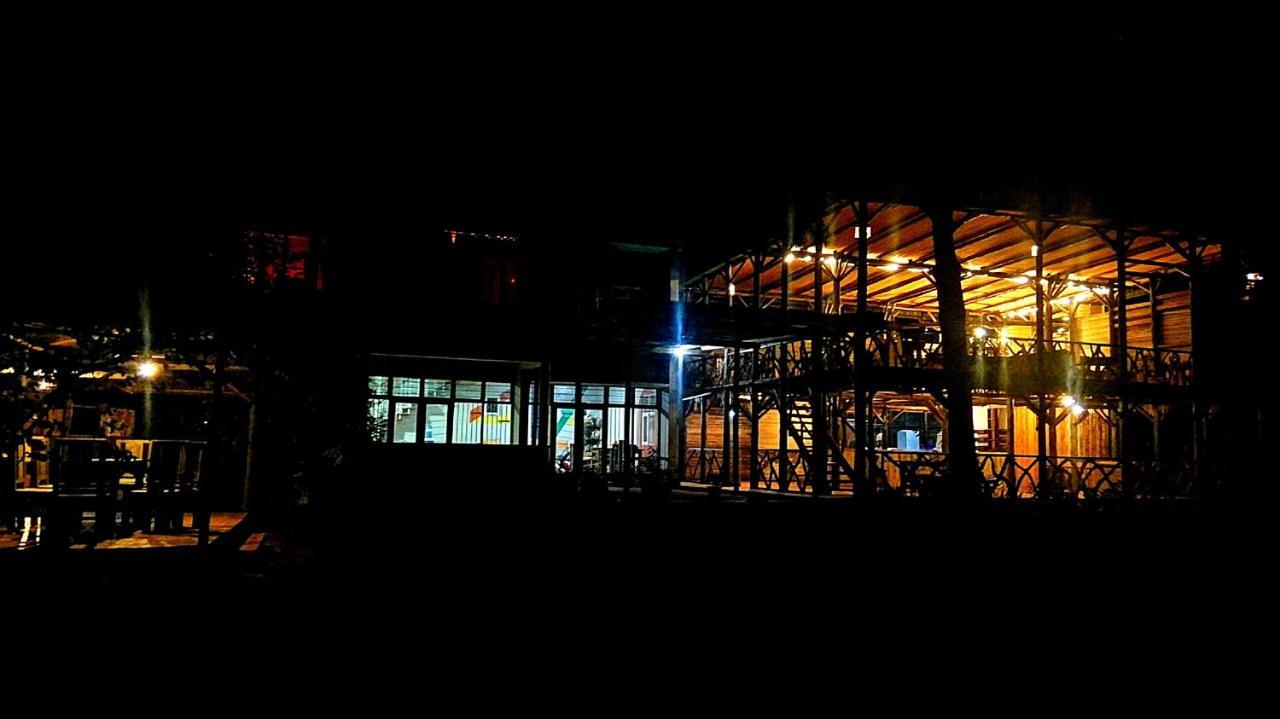بيت شباب Jinja Backpackers المظهر الخارجي الصورة
