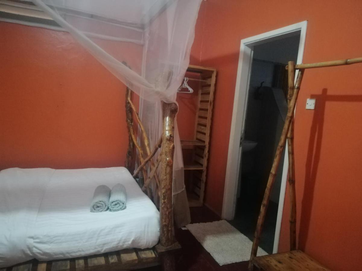 بيت شباب Jinja Backpackers المظهر الخارجي الصورة