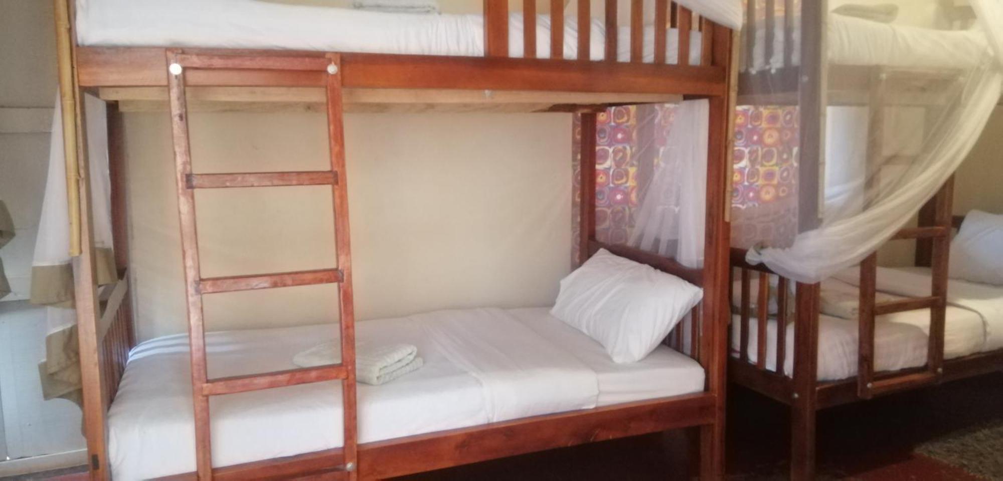 بيت شباب Jinja Backpackers المظهر الخارجي الصورة