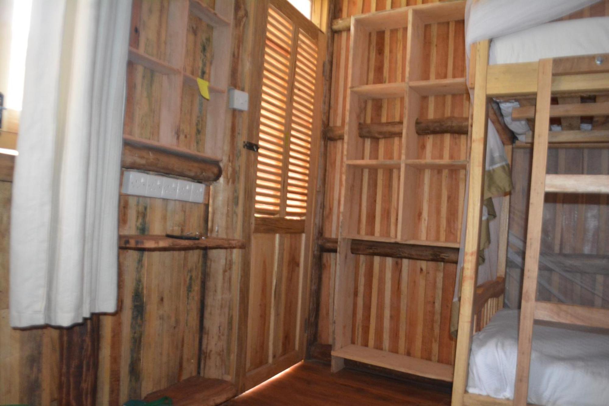 بيت شباب Jinja Backpackers المظهر الخارجي الصورة
