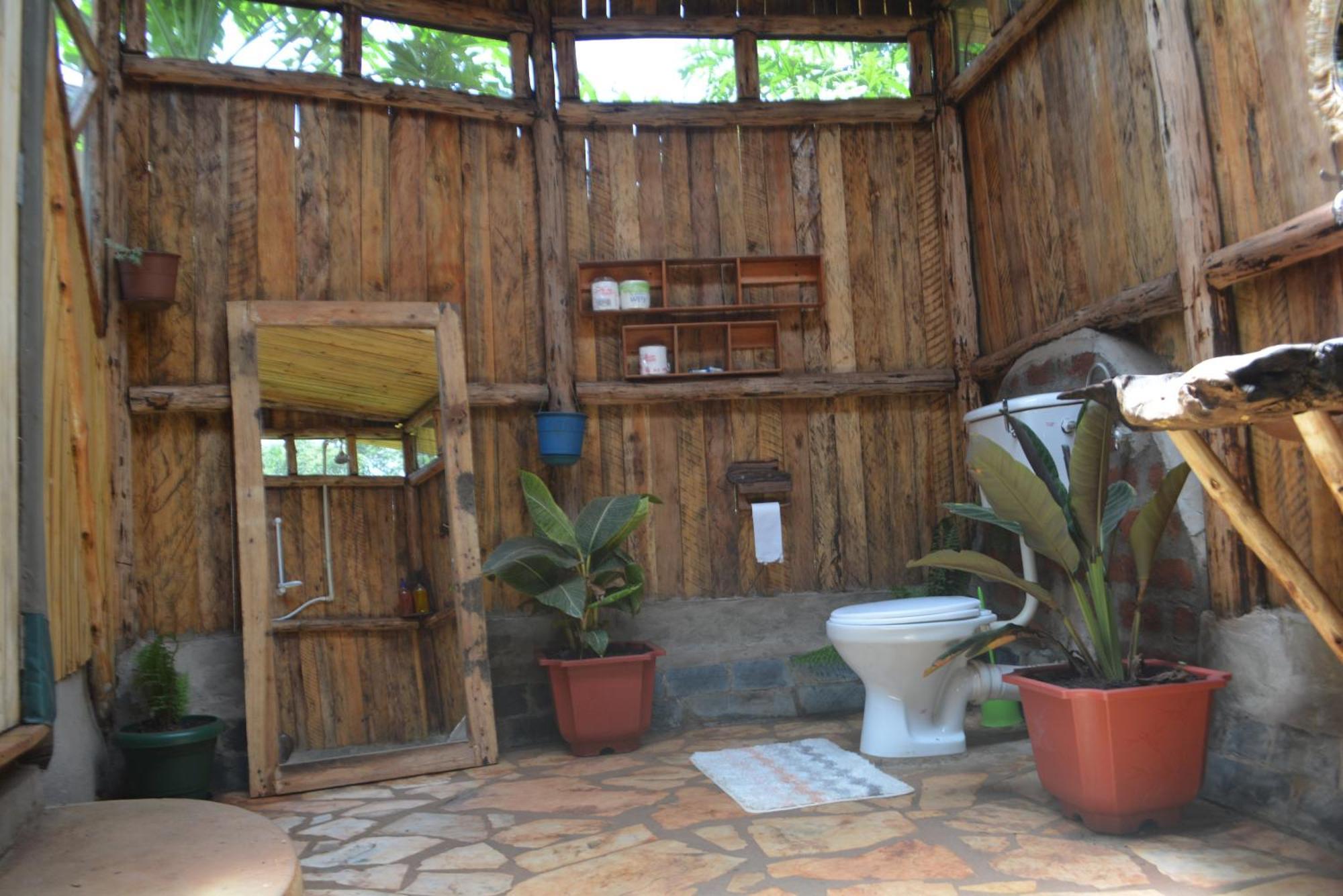 بيت شباب Jinja Backpackers المظهر الخارجي الصورة