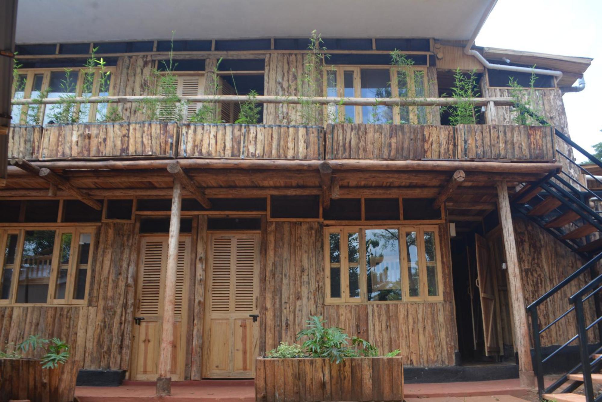 بيت شباب Jinja Backpackers المظهر الخارجي الصورة