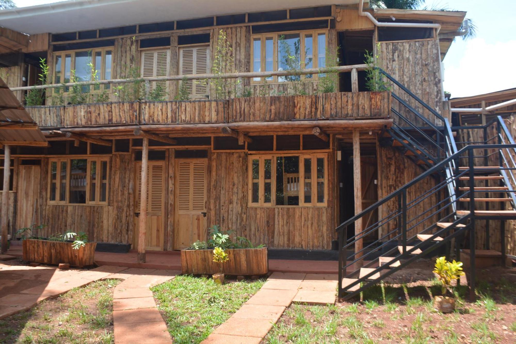 بيت شباب Jinja Backpackers المظهر الخارجي الصورة