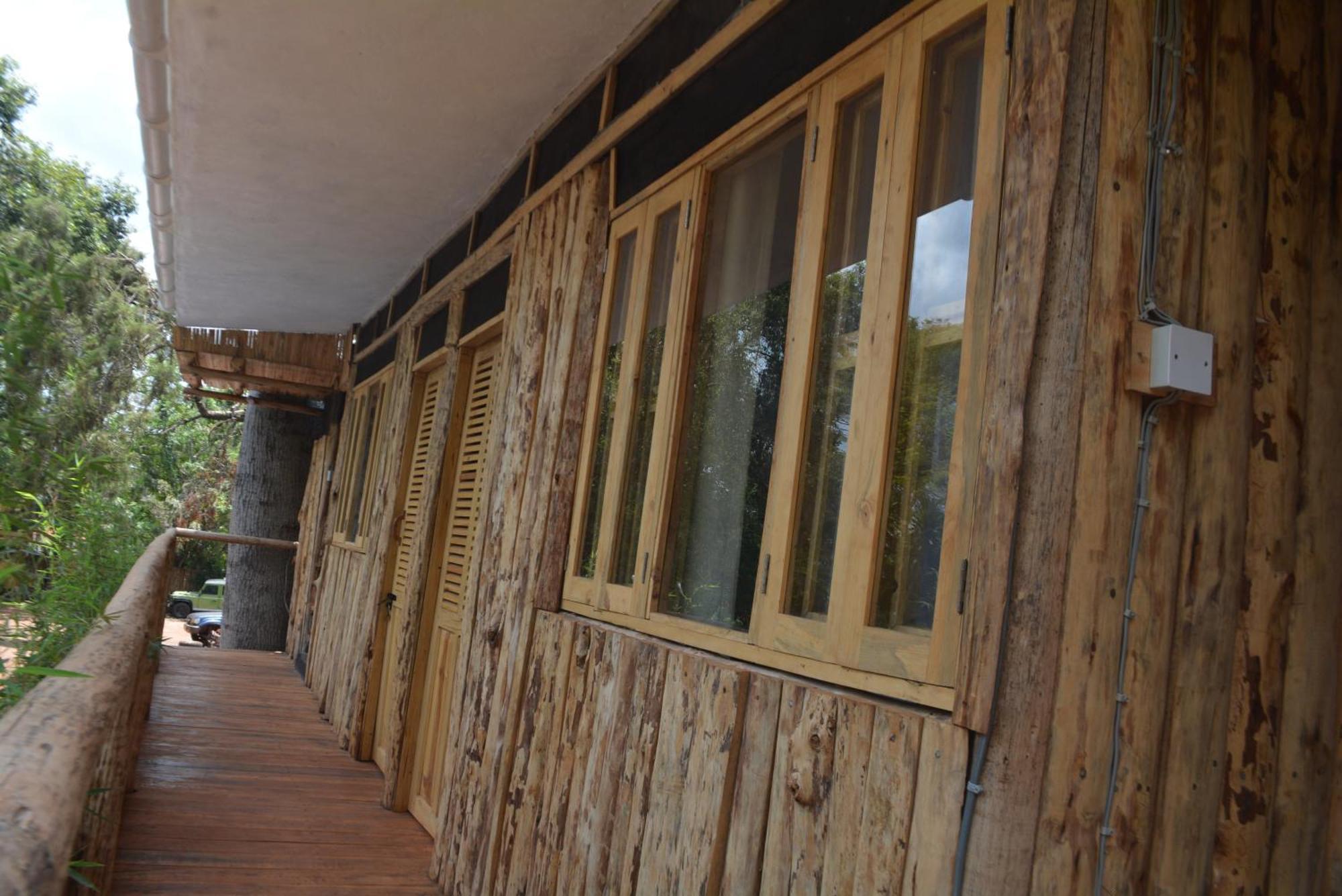 بيت شباب Jinja Backpackers المظهر الخارجي الصورة