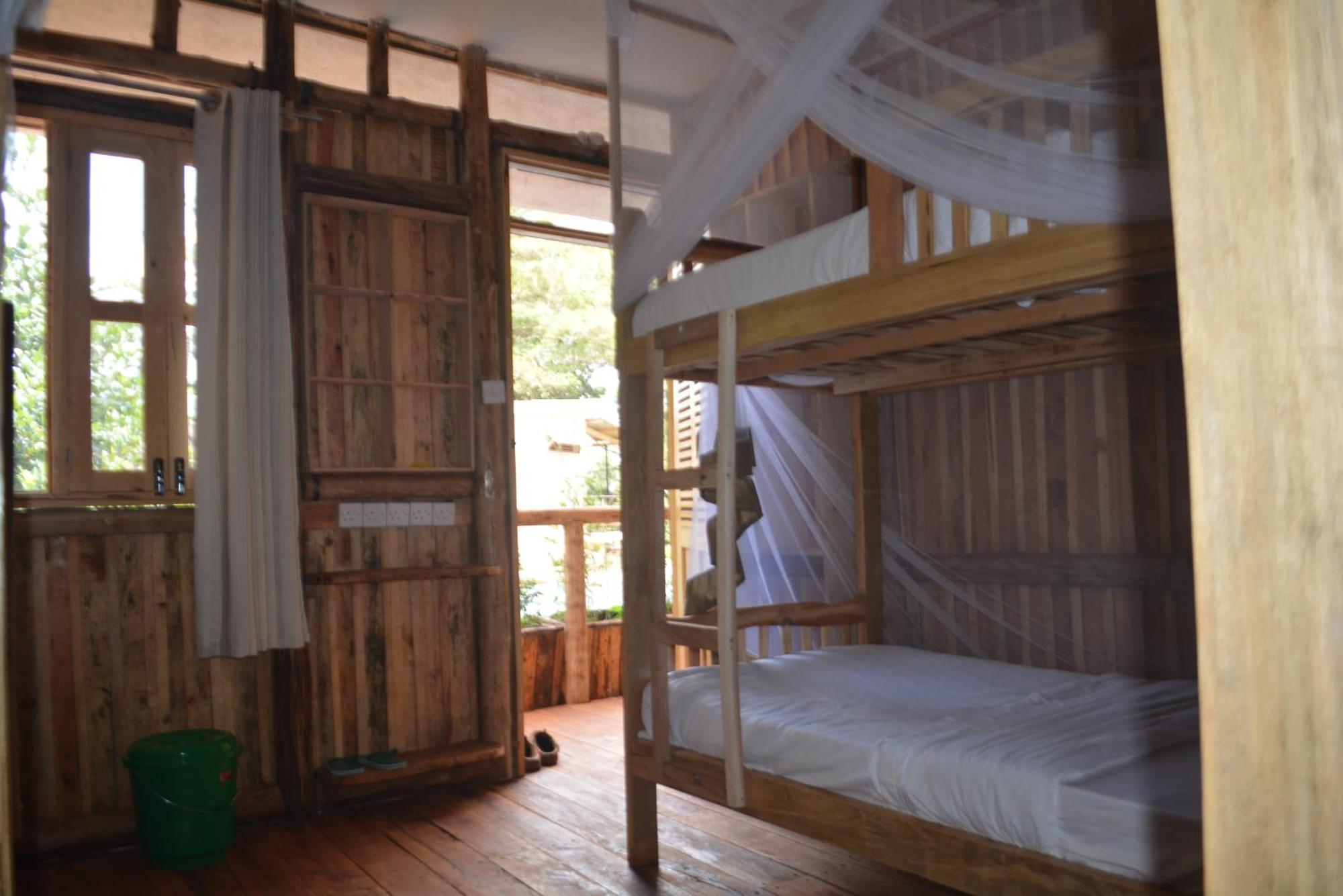 بيت شباب Jinja Backpackers المظهر الخارجي الصورة