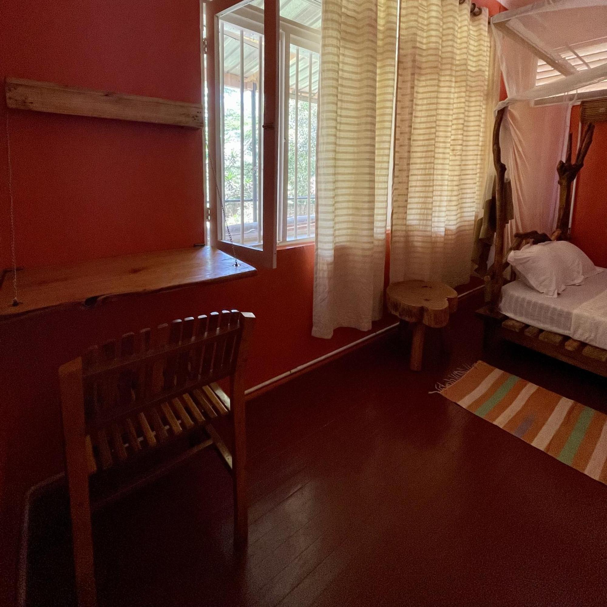 بيت شباب Jinja Backpackers الغرفة الصورة